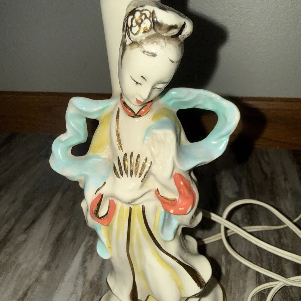 Vintage Pair Chinese Asian Porcelain Figural Table Lamp Set Lamps W Shades Work